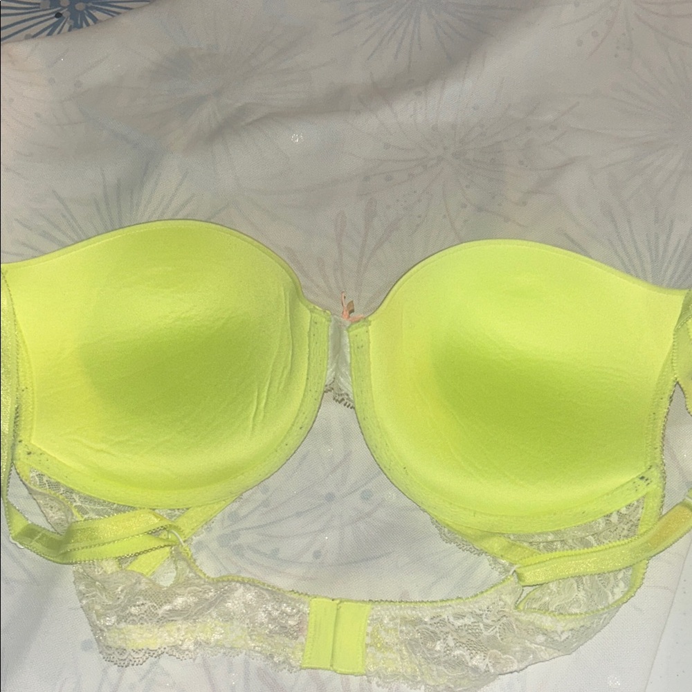 Victoria's Secret Yellow Underwire Bra with Molded Cups - Picture 2 of 3